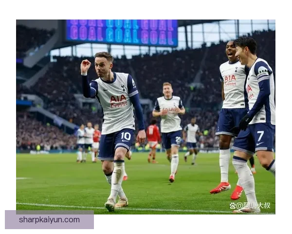 英超联赛中，热刺的表现稳健，持续升温引发关注